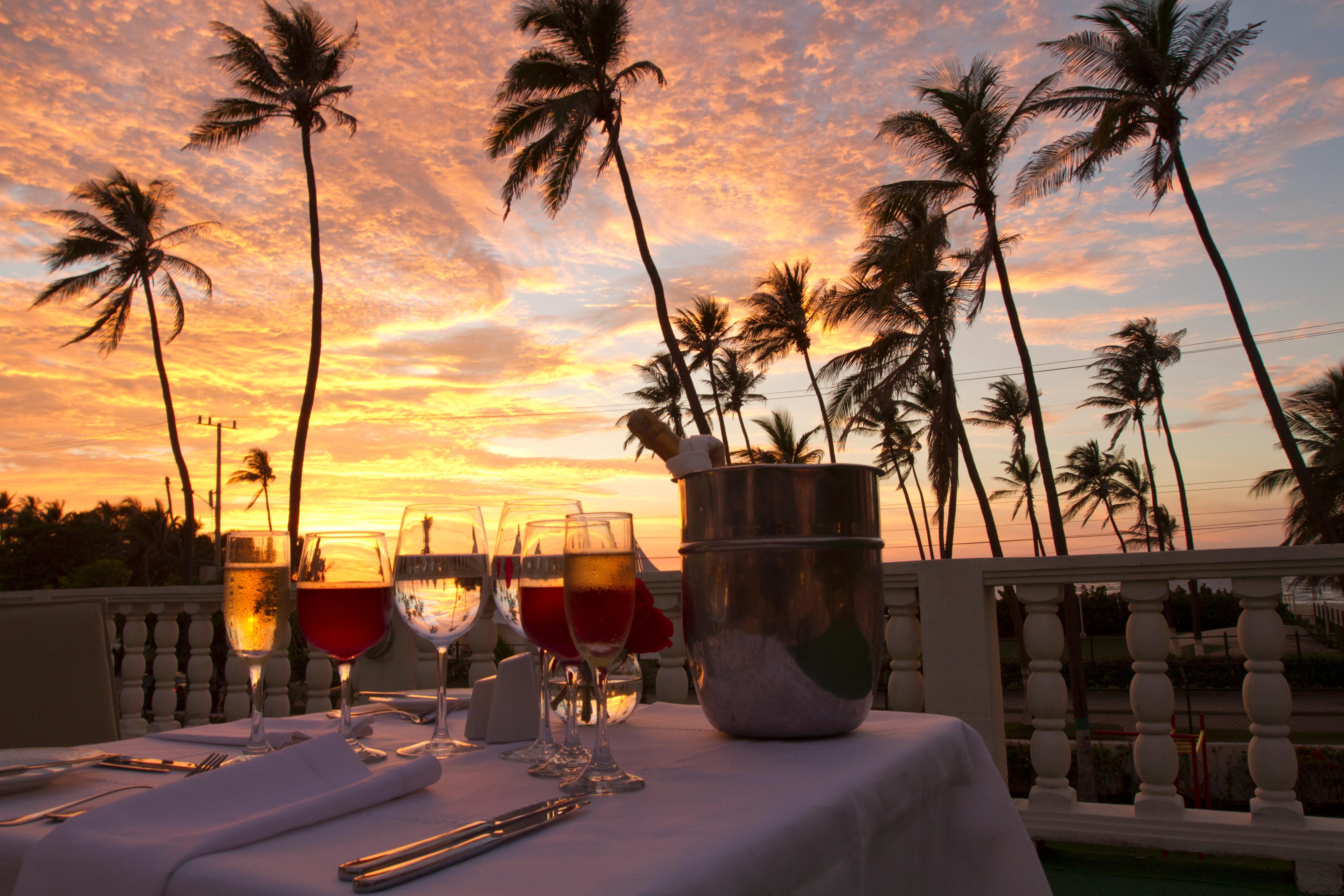 Hotel Caribe By Faranda Grand Cartagena Bagian luar foto Sunset at the Four Seasons Hotel